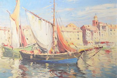 une peinture représentant un bateau sur l'eau, avec des bâtiments en arrière-plan