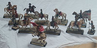 Ensemble de 12 soldats plomb cavaliers Napoléon