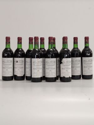 six bouteilles de vin alignées sur une table