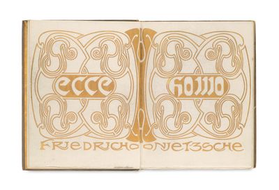 un livre ouvert sur lequel figurent des caractères hébraïques