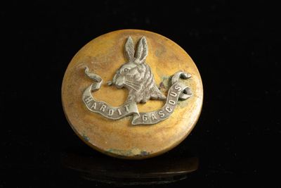 une image représentant un bouton en laiton orné d'un lapin