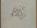 une image représentant une peinture d'un pin sur fond gris