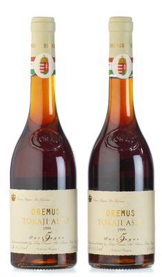 deux bouteilles de « cremus tomatia » et une bouteille de « tomatia »