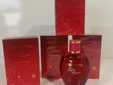 the three bottles of the perfume are next to each other on the table