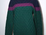 une photo d'un pull sur un mannequin