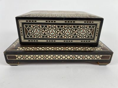 SYRIE. Une boite à cigare musicale en bois polychrome à déco…