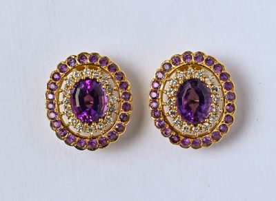 Paire de clips d'oreilles en or jaune 18K (750/oo) de forme …