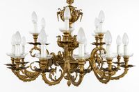 Grand lustre de château orné de putti, en bronze doré, de st… (photo 6)