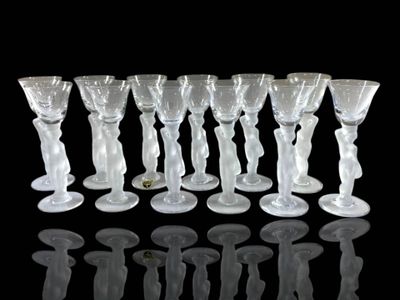 Cristallerie de Bayel : Suite de 12 verres à vin en cristal,… - Photo 1