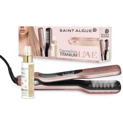 Le fer à lisser se trouve à côté d'un flacon de liquide et d'une brosse