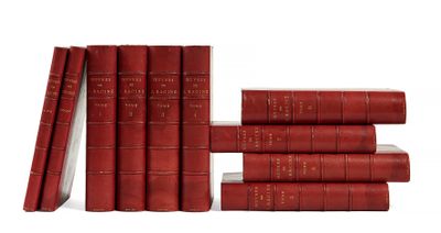 des livres rouges empilés les uns sur les autres sur une surface blanche