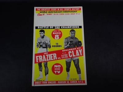 L'affiche du combat des champions est présentée sur fond noir.