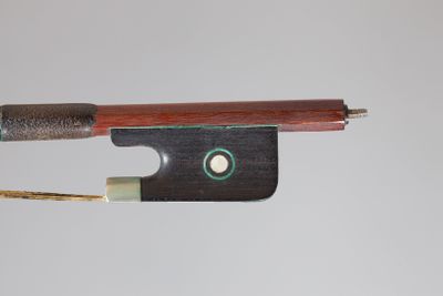 Archet de violon de MORIZOT Frères, fait vers 1950, en bois …