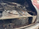 a car that has been burned and is sitting in the trunk