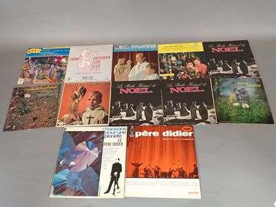 différentes pochettes d'albums représentant divers instruments de musique posés sur une table