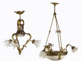 paire de lustres anciens en laiton et en verre, ornés de fleurs