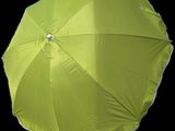 un parapluie jaune ouvert sur fond noir