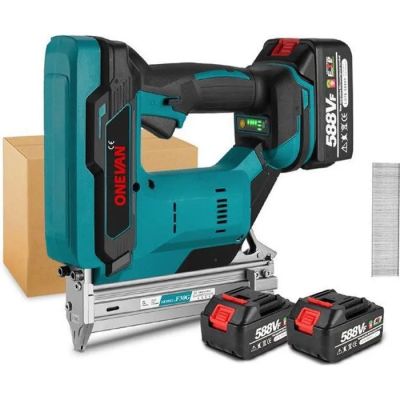 une scie sauteuse filaire avec deux batteries et un coffret