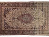 tapis persan antique à motif de médaillon sur fond beige