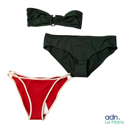 une paire de bikinis rouge et vert ornés de nœuds papillon sur fond blanc