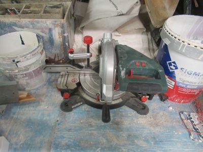 a picture of a workbench with tools on it