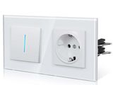 un gros plan d'une prise électrique blanche avec un voyant bleu