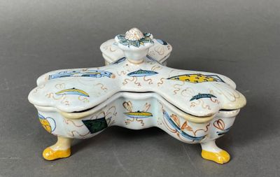 une image représentant une boîte blanche et bleue sur laquelle figure un oiseau
