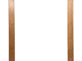 un cadre photo en bois sur fond blanc, avec une découpe pour y insérer une photo