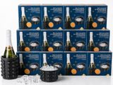 six bouteilles de champagne et des seaux à glace devant une pile de cartons