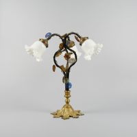 Lampe de style Art Nouveau en métal laqué noir à trois bras …
