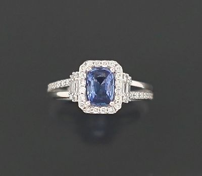 Bague en platine 850 millièmes ornée d'un saphir de taille o…