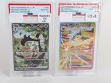 Deux cartes Pokémon se trouvent dans un étui en plastique transparent