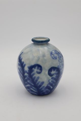 THARAUD. Limoges. Vase boule à décor de fougères sur fond laiteux...