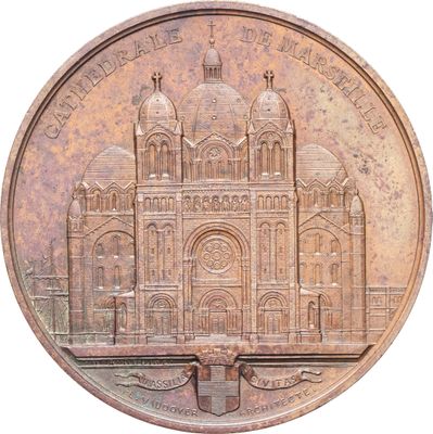 une vieille pièce de monnaie sur laquelle figure l'image d'un bâtiment