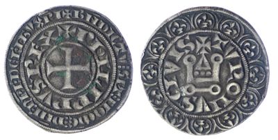 une pièce d'argent avec une croix au recto et une croix au verso