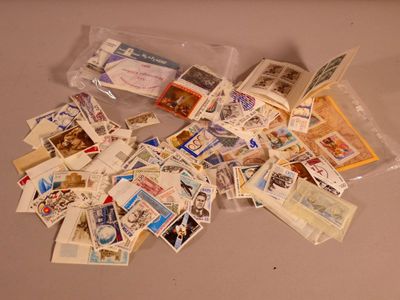 Réunion de timbres en valeur facial pour une appréciation de… - Photo 1