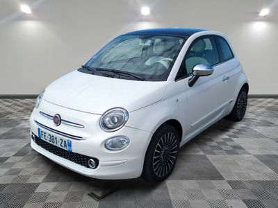 la photo d'une petite voiture blanche garée dans un garage
