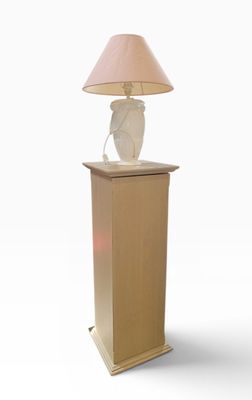 a lamp that is sitting on top of a table