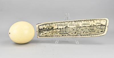 une boule blanche posée à côté d'un objet blanc sur une surface grise