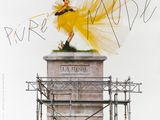 une affiche représentant une femme au sommet d'une statue
