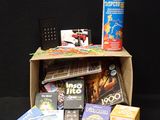 une boîte en carton remplie de livres et une canette de soda
