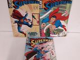 deux bandes dessinées de Superman sur fond blanc