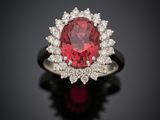 Bague ovale en rubis et diamants