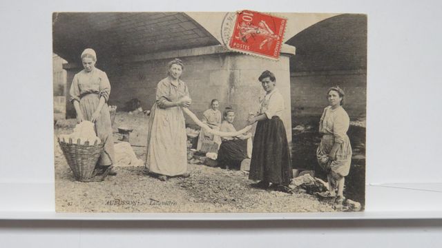 Aubusson : Lavandières (ND 47). Infime défaut coin sup gauche.