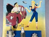 une publicité pour une voiture mettant en scène une femme et un homme dans une voiture rouge
