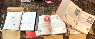 ensemble de documents philatéliques, 3 cartons avec 17 class…