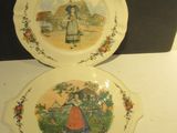 deux assiettes posées sur une table