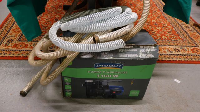Pompe d’arrosage 1100watts avec tuyau. Non testée
