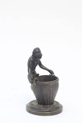 Porte allumette en bronze au babouin.