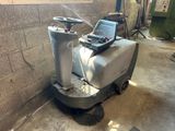 a machine that is sitting on the floor in the garage